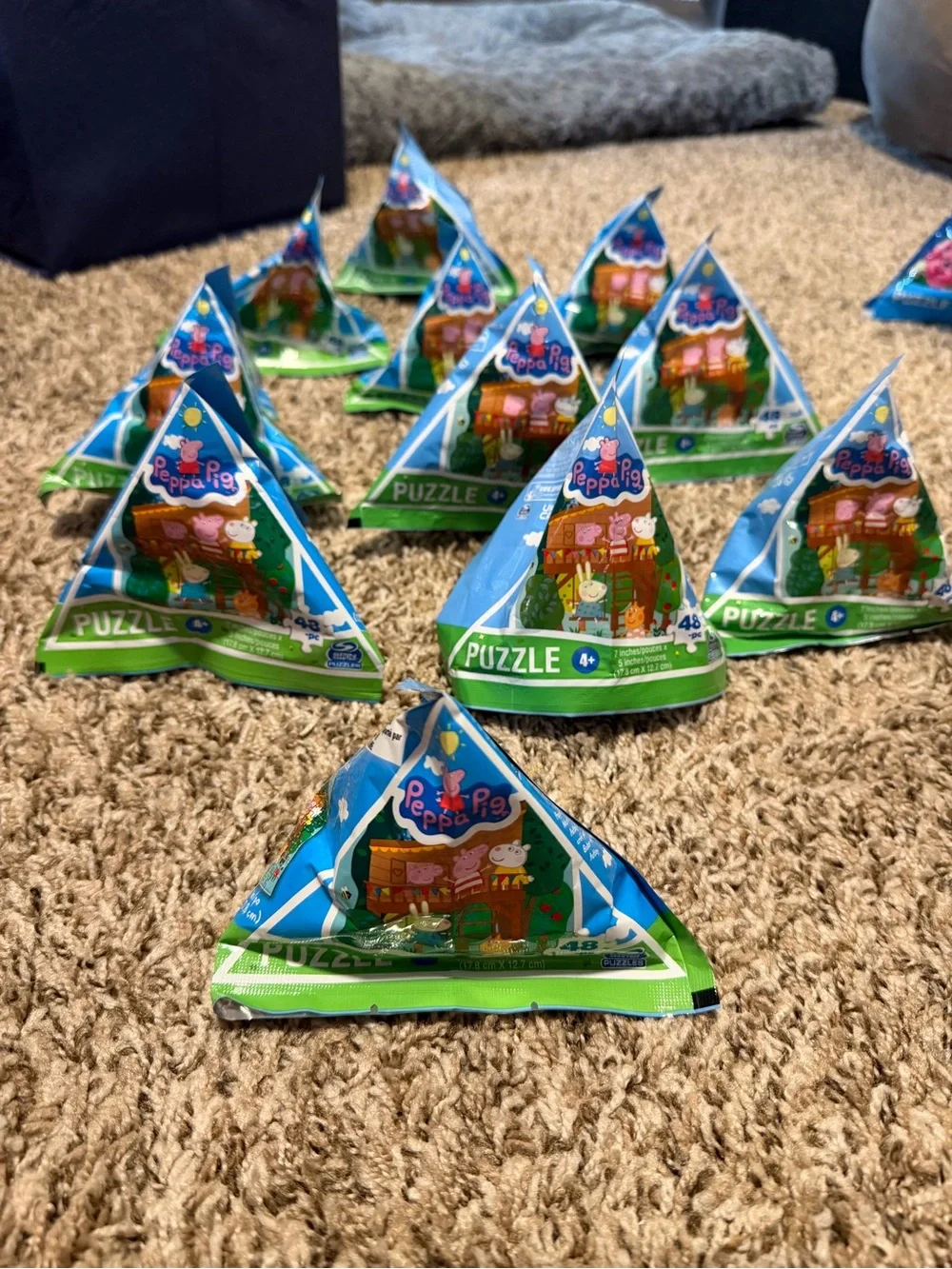 11 Peppa Pig Blue & Green Party Favor Puzzle (48-Piece)